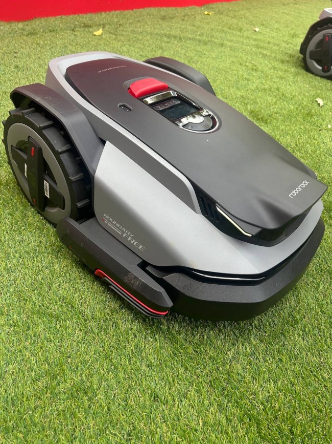 Wybraliśmy się w podróż do Niemiec, aby zobaczyć nową linię kosiarek Roborock
