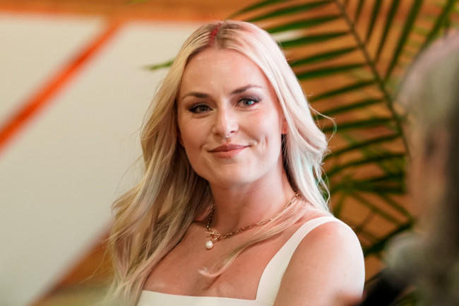 Lindsey Vonn pojawia się bez kul na Met Gala, trzy miesiące po wypadku olimpijskim