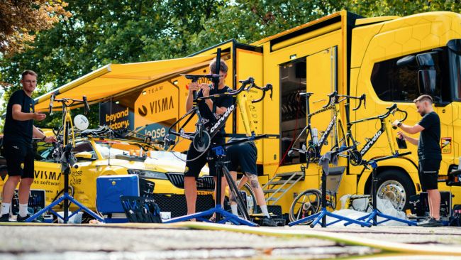 Aktualne informacje na temat kradzieży rowerów Team Visma: 18 rowerów zostało skradzionych, a większość pozostaje zaginiona