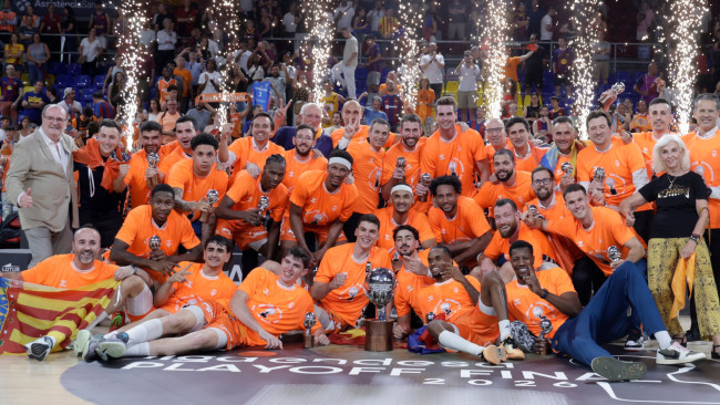 Valencia Basket pokonuje Barçę w finale Ligi ACB, kończąc historyczny sezon