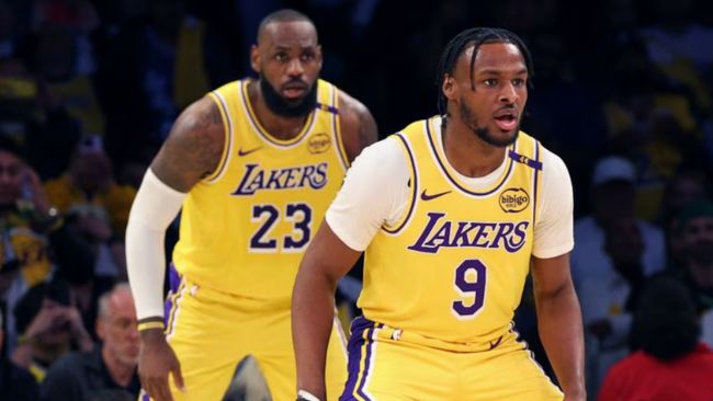 Bronny i LeBron James, ojciec i syn, tworzą historię NBA