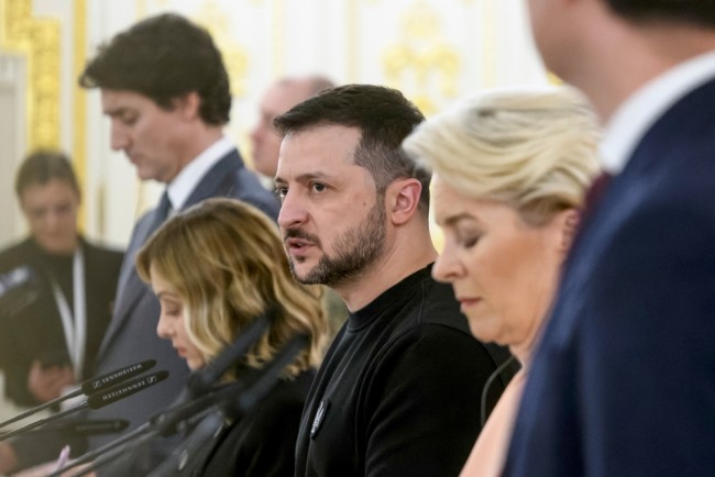 Włochy zamierzają udzielić pomocy wojskowej Ukrainie, jak wynika z dokumentu rządowego