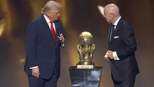 Zdobycie przez Trumpa Pokojowej Nagrody FIFA naruszyło własne zasady neutralności FIFA, według organizacji pozarządowej