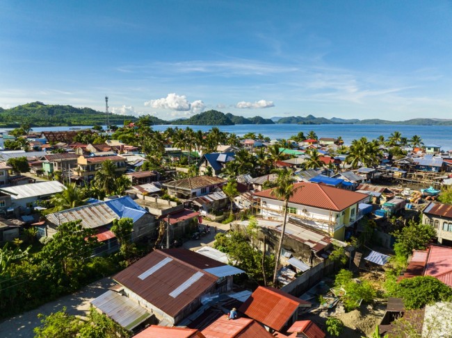 Trzęsienie ziemi o sile 7,4 w skali Richtera wywołuje ostrzeżenia przed tsunami w południowych Filipinach
