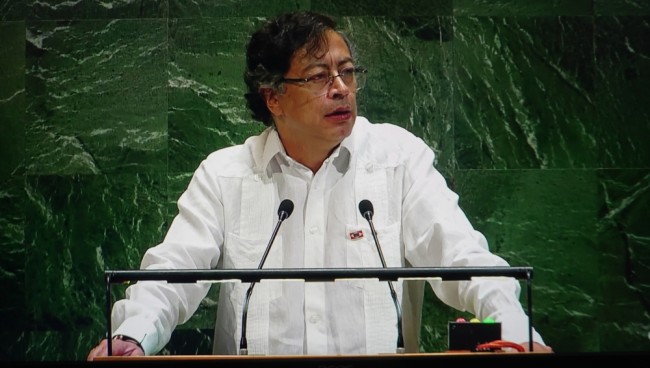 Trump odwraca uwagę od Wenezueli i grozi Kolumbii cłami