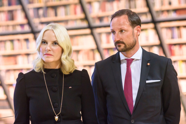 Norweska księżna koronna Mette-Marit mówi, że została "zmanipulowana i oszukana" przez Epsteina