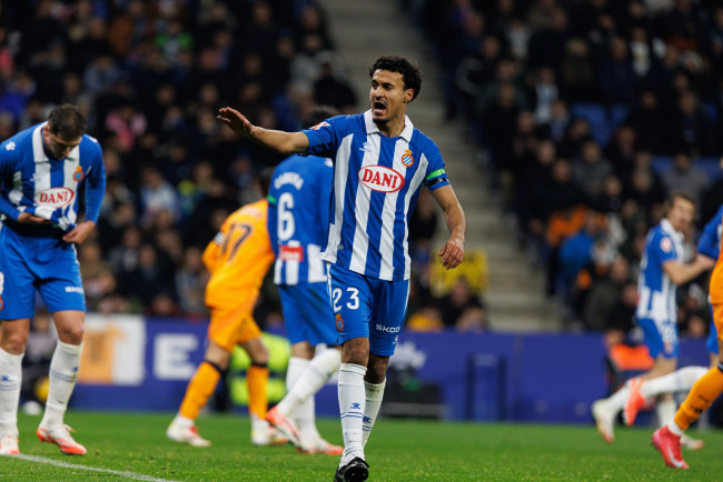 Protokół antyrasistowski został aktywowany podczas meczu LaLiga między Elche a Espanyol, gdy Rafa Mir obraził Omara El Hilaliego