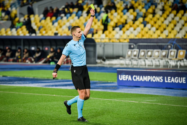 Michael Olise ryzykuje sankcję UEFA za celowe otrzymanie żółtej kartki