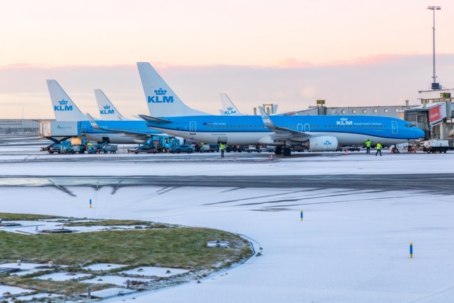 Śnieg i wiatr paraliżują Schiphol w Amsterdamie