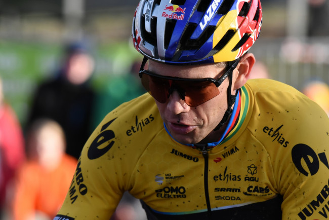 Belgijski kolarz, Wout van Aert, rezygnuje z Tour de France z powodu zakażonej rany łokcia