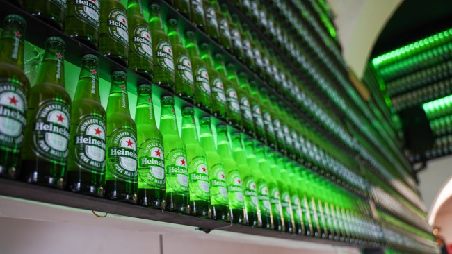 Heineken zredukuje 6 000 miejsc pracy po spadku popytu na piwo