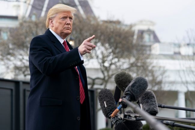 Trump celuje w globalnych rywali z nowymi cłami na metale