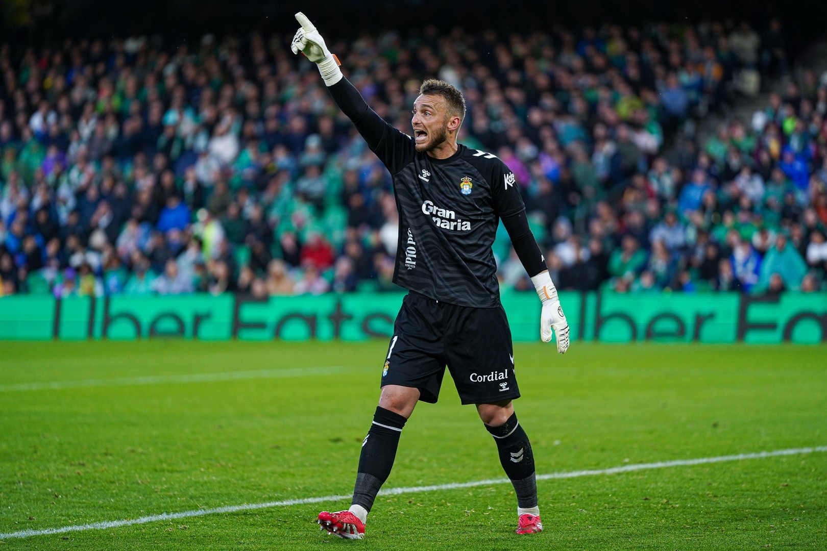 Holenderski bramkarz przeszedł udaną operację po perforacji jelita w meczu LaLiga