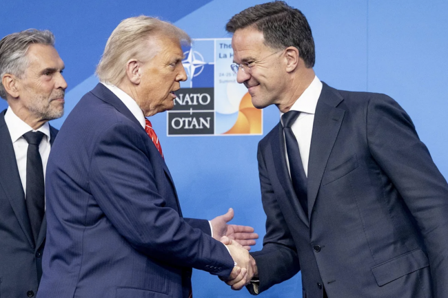 Trump prowadzi rozmowę z NATO Rutte w sprawie Grenlandii