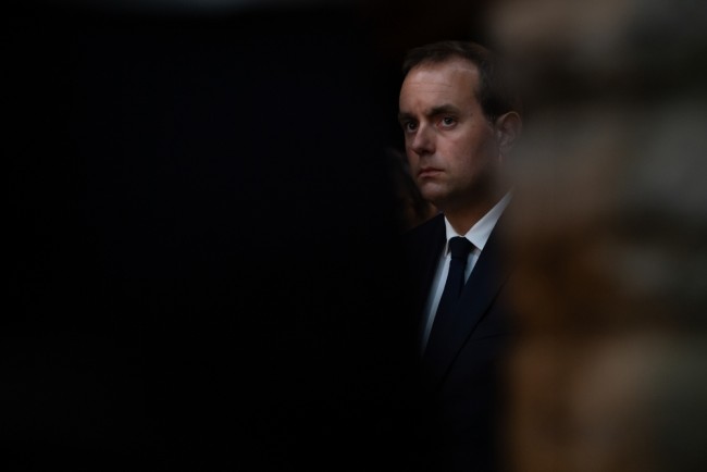 Francja spieszy się z budżetem nadzwyczajnym przed Bożym Narodzeniem, aby zapobiec zamknięciu rządu po upadku rozmów