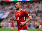Christian Eriksen jest przytomny i "radzi sobie dobrze" po załamaniu się podczas towarzyskiego meczu Dania-Ukraina