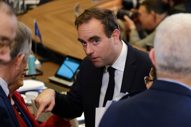 Macron ponownie mianuje Lecornu na stanowisko premiera