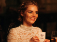 Samara Weaving z seriali Ready or Not i Scream VI zabiera ze sobą PS5 wszędzie w podróży