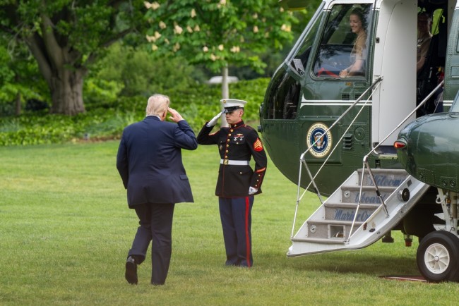 Trump przewiduje rekordowy budżet wojskowy w wysokości 1,5 mln dolarów na 2027 rok (wzrost z 900 mld w 2026 roku)