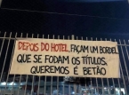 "Po hotelu zbuduj. Do diabła tytuły, chcemy konkretnych rzeczy", twierdzą rozgniewani kibice Benfiki