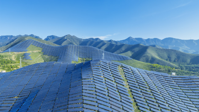 Chiński boom na energię słoneczną spada po szczycie w 2025 roku
