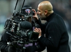 Pep Guardiola przeprasza operatora kamery po zabraniu jego słuchawek: "Wstydzę się"