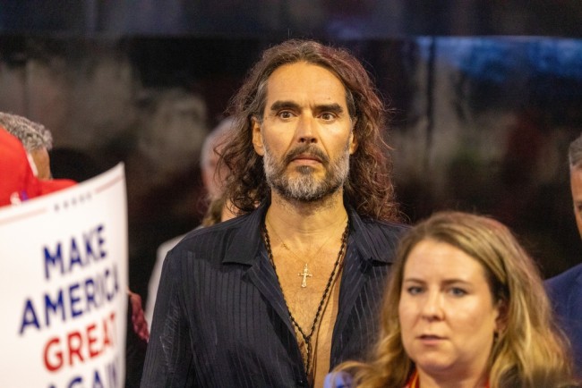 Russell Brand oskarżony o nowe przestępstwa gwałtu i napaści seksualnej