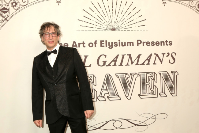 Neil Gaiman zaprzecza zarzutom napaści seksualnej i nazywa te zarzuty "kampanią oszczerstw"