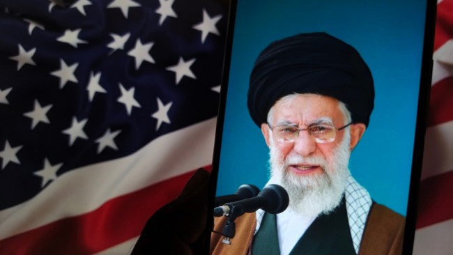 Iran odcina się od świata, protesty się rozprzestrzeniają, a Chamenei wydaje surowe ostrzeżenie