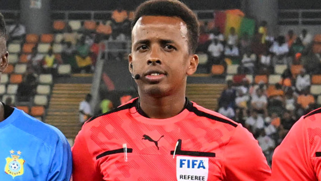 Omar Artan, somalijski sędzia, któremu odmówiono wejścia na Mistrzostwa Świata, będzie sędziował w środę Superpuchar
