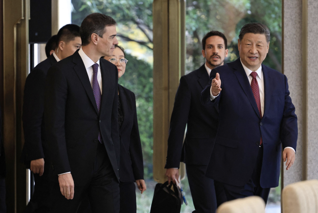 Chiny wspierają Hiszpanię po groźbie handlowej Trumpa