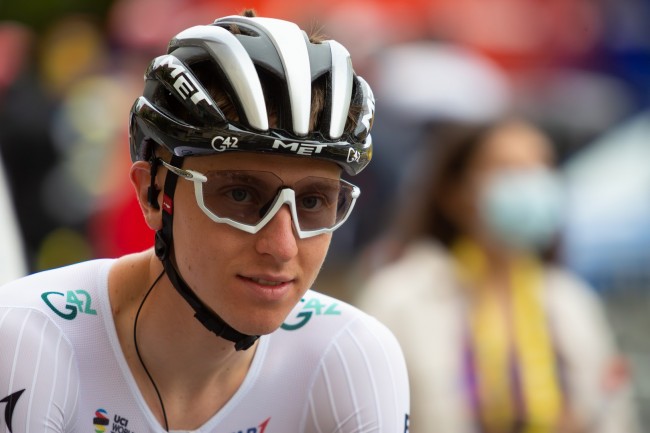 Tadej Pogačar pobity przez 40-letniego brytyjskiego prawnika na wyścigu w Słowenii