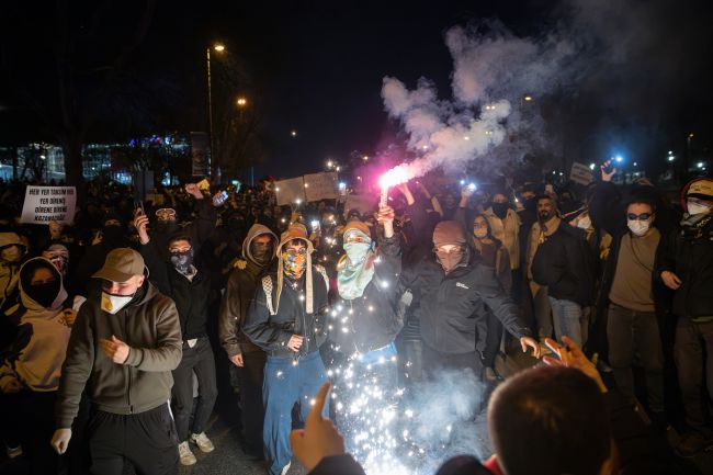 Turcja zatrzymuje dziennikarzy w związku z rosnącymi protestami w związku z uwięzieniem Ekrema Imamoglu