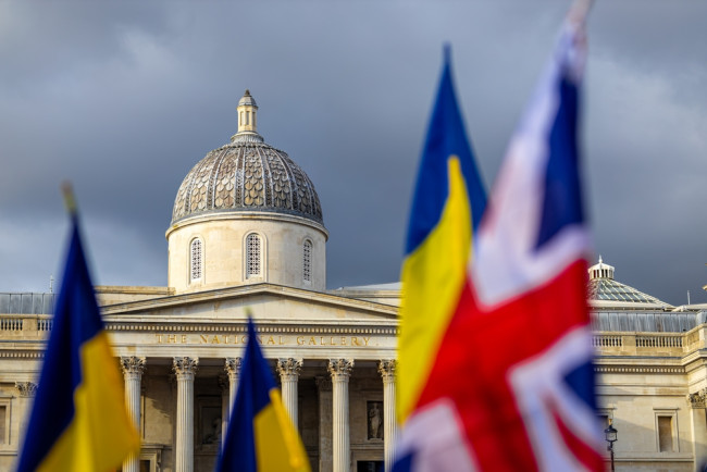 Wielka Brytania wzmacnia wsparcie dla Ukrainy w czwartą rocznicę wojny: "Wielka Brytania jest z wami, silniejsza niż kiedykolwiek"