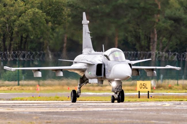 Szwecja przekazuje Ukrainie myśliwce Gripen, co może dać przewagę nad Rosją
