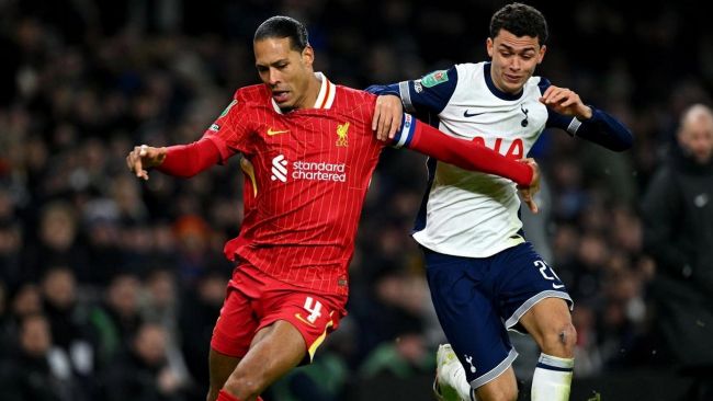 Liverpool i Arsenal prowadzą w Premier League, ale oba odpadły w pierwszym meczu półfinałowym Carabao Cup