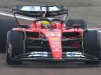 Lewis Hamilton rozbija swoje Ferrari w swoim drugim teście, wychodzi bez szwanku
