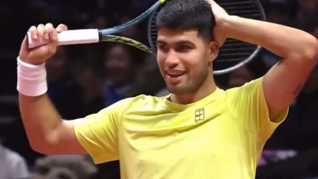 Carlos Alcaraz wygrywa pierwszy pojedynek z Jannikiem, Sinnerem Roku, w Korei Południowej